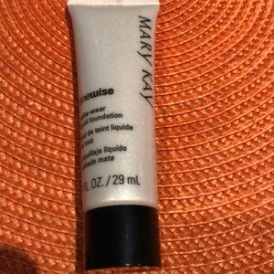 Mary Kay matte-wear liquid foundation Bronze 8